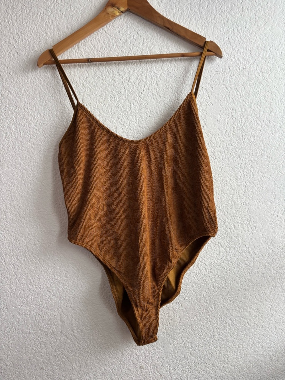 BRONZE Sz 7/8 Good American Textured One-Piece Swimsuit NWT Plunge Back